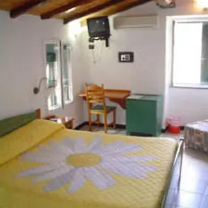 https://locanda-ca-dei-duxi.hotelitalianriviera.com